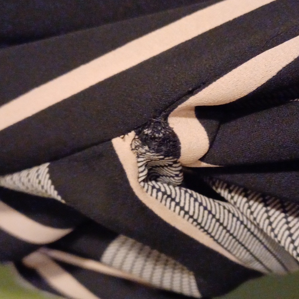Worthington Blouse - Picture 8 of 8